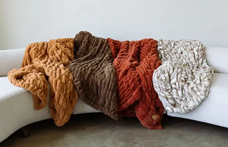 Lola Blankets